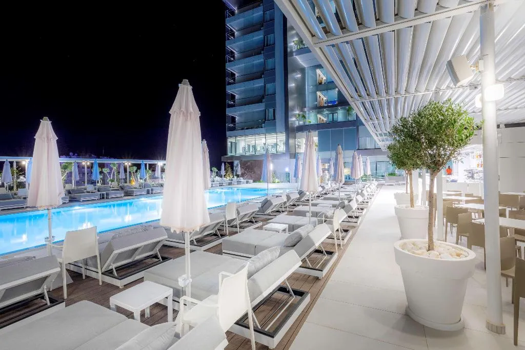 Bar, Radisson Blu Hotel Larnaca, Cyprus