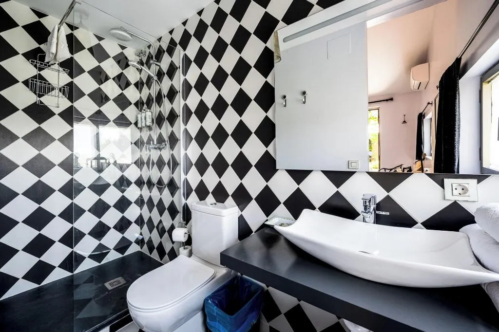 Room, Aal Cachucho, Madrid