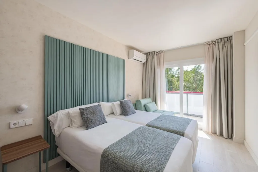 FAMILY ROOM POOL VIEW Room, Eurosalou & Spa, Costa Dorada