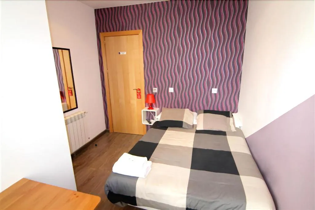Room, Hostal Abril, Madrid
