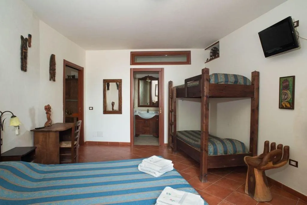 Room, B&B La Nave, Naples