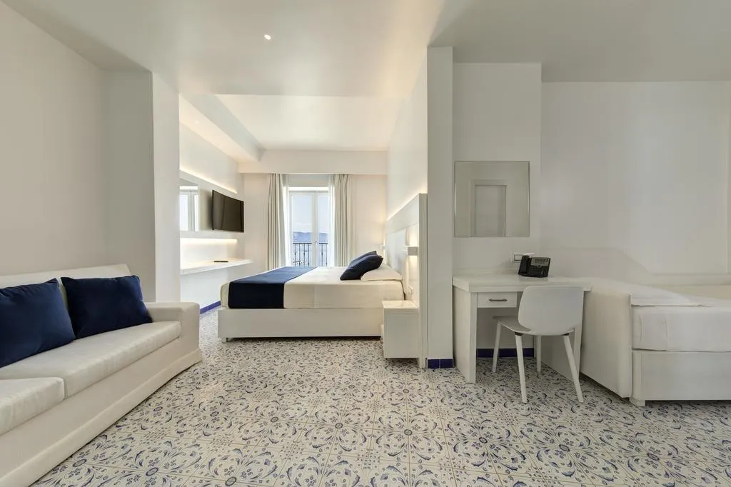 Room, Lloyd's Baia, Naples