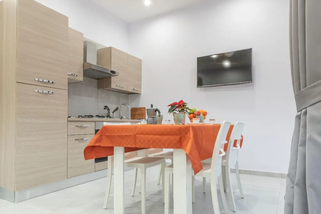 APARTMENT WITH BALCONY Room, Casina Rossa, Naples