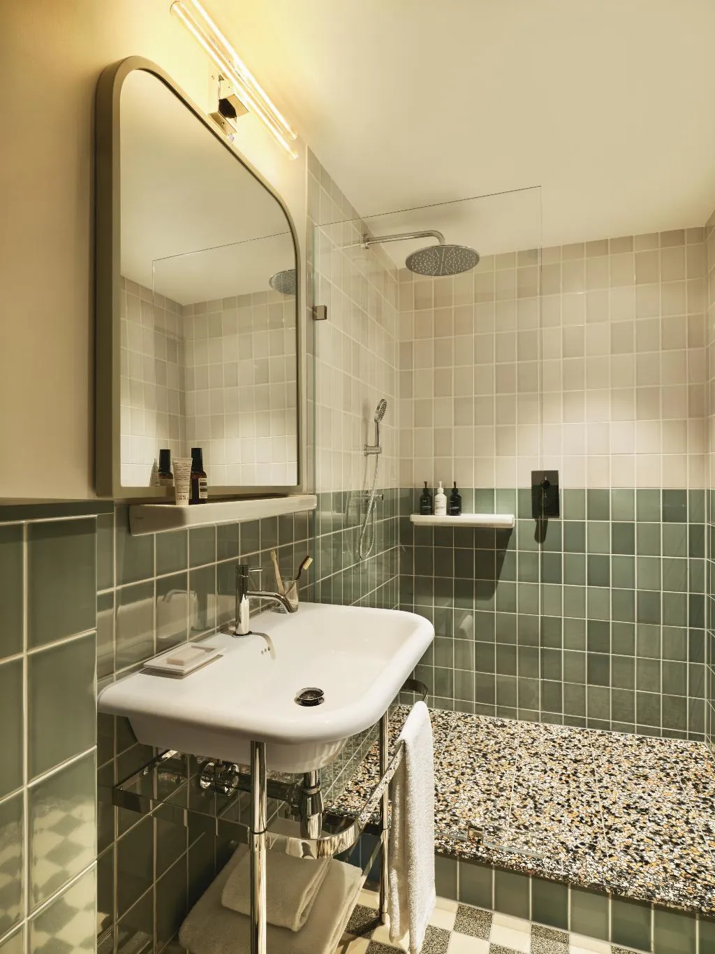 QUADRUPLE SUPERIOR Room, The Hoxton Lloyd Amsterdam, Amsterdam