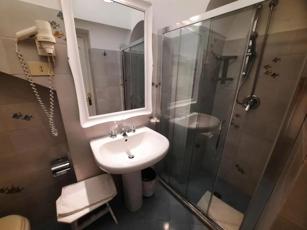 Double or Twin PARTIAL SEA VIEW Room, Villa La Tartana, Naples