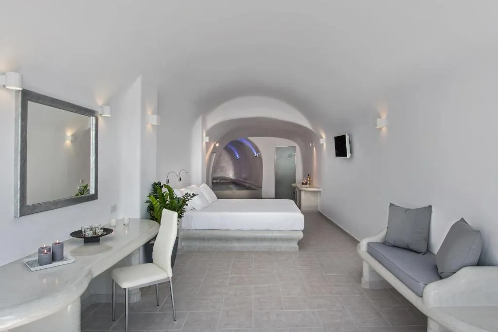 SUITE GRAND Room, Pegasus Suites & Spa, Santorini
