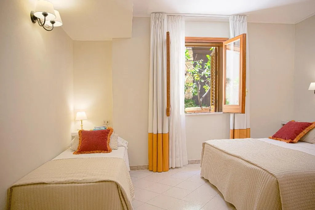 TRIPLE STANDARD Room, Al Madarig, Palermo