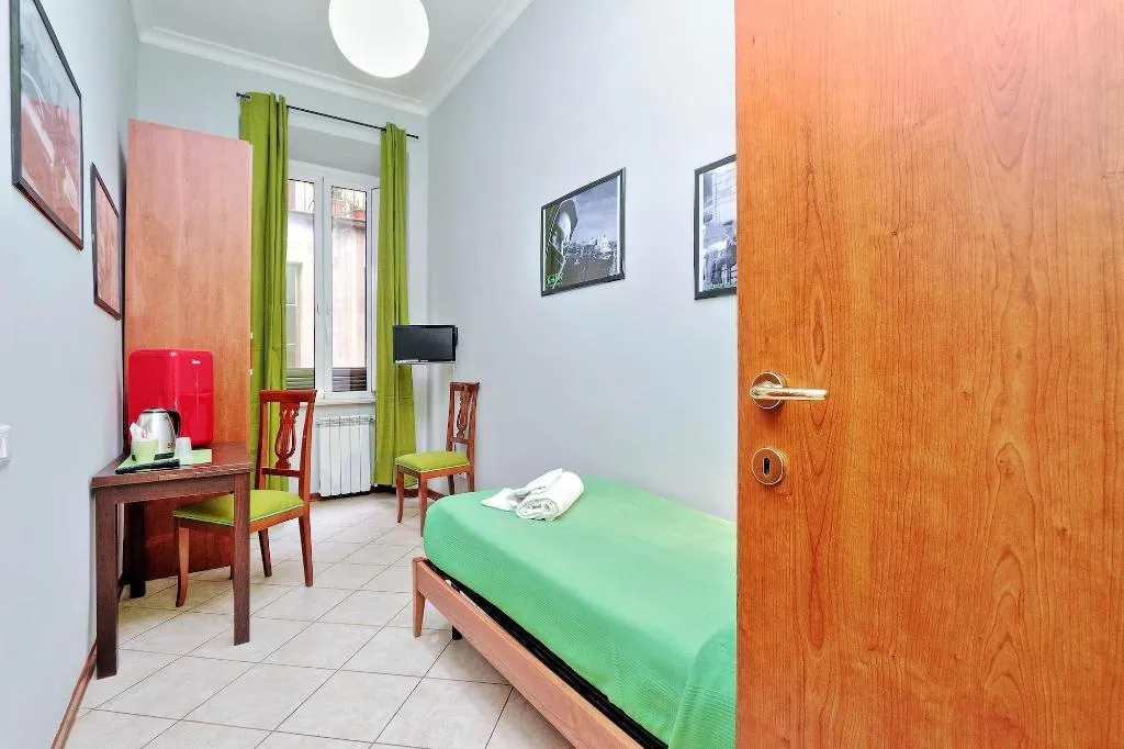 Room, Lucky Domus, Naples