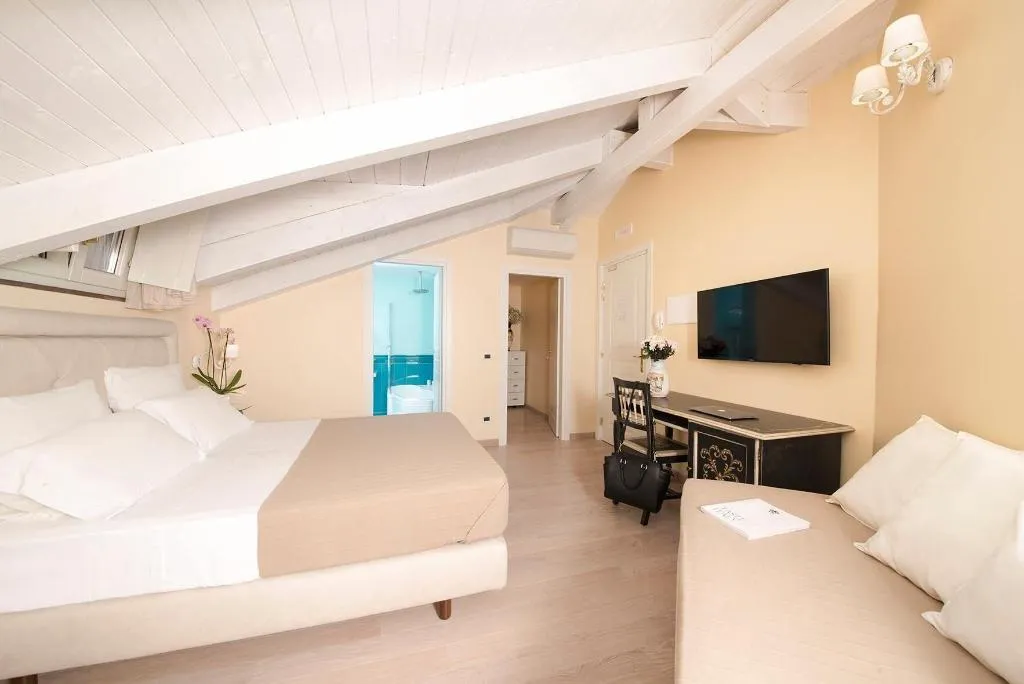 Room, B B Villa Fabiana, Naples