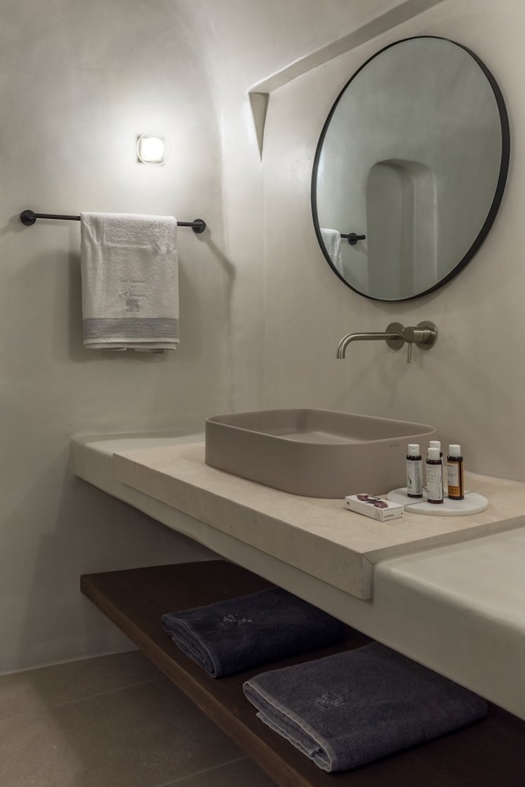 Oia Castle Luxury Suites, Santorini