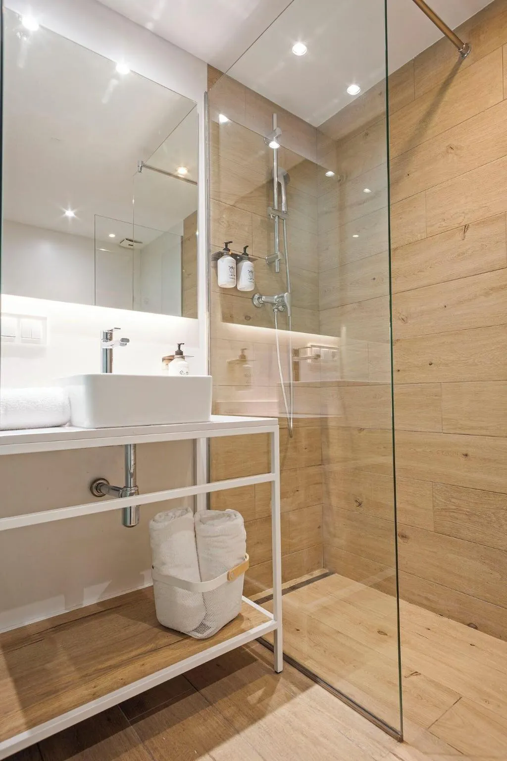 DOUBLE QUEEN SIZE BED Room, Bcn Montjuic, Barcelona