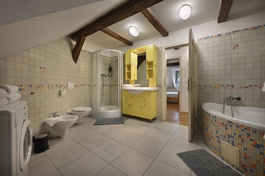 APARTMENT CAPACITY 8 THREE BEDROOMS Room, Boutique Apartments White Swan, Prague