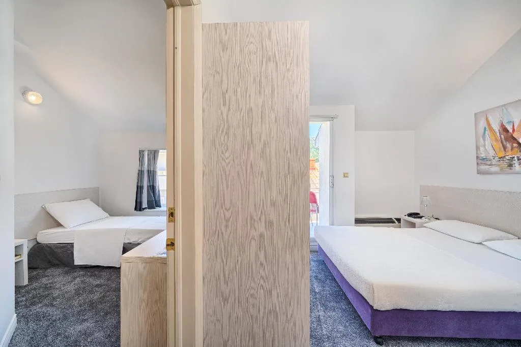 FAMILY ROOM ONE BEDROOM TWO BATHROOMS Room, Hotel Kastel, Split