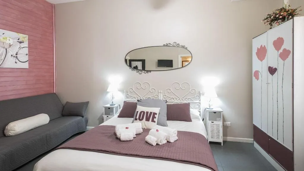 Room, Bed & Breakfast Le due civette, Naples
