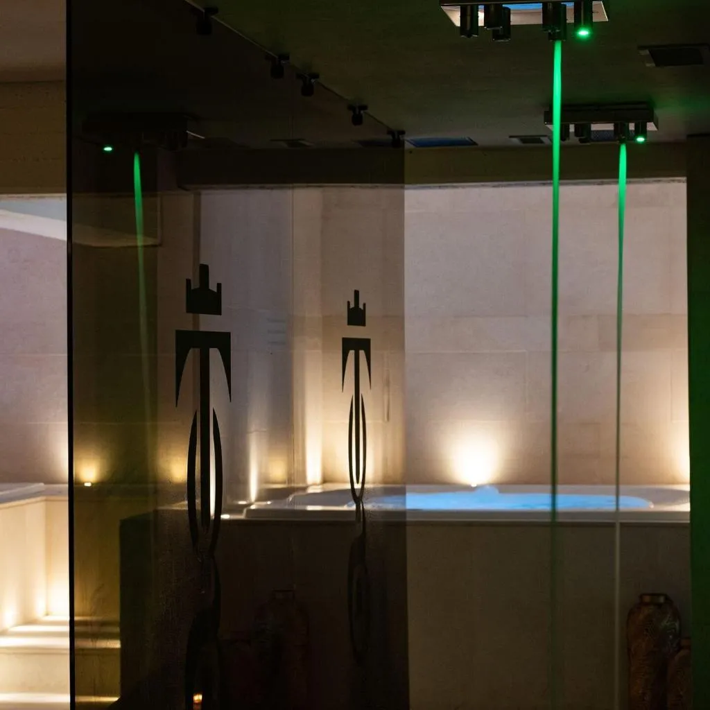 Sports and Entertainment, Gold Tower Lifestyle Hotel, Naples