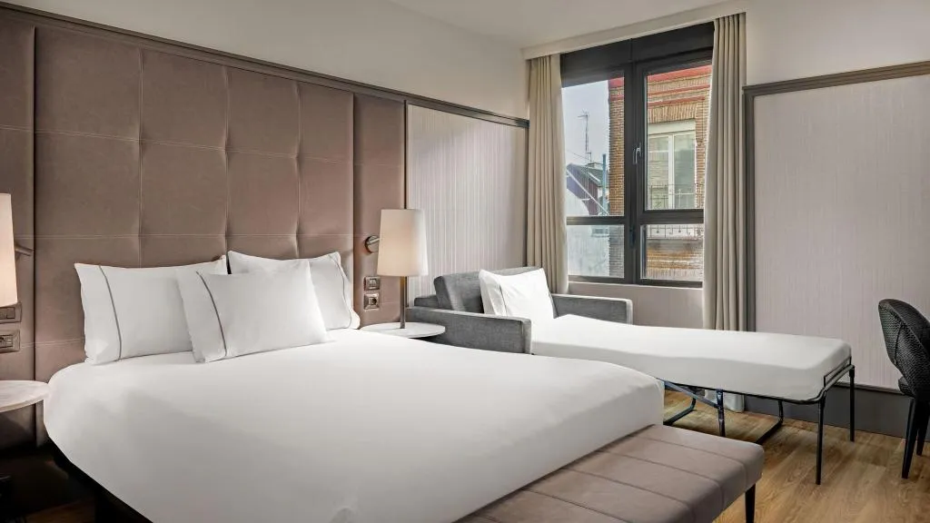 TRIPLE QUEEN SIZE BED Room, AC Madrid Avenida de America, Madrid
