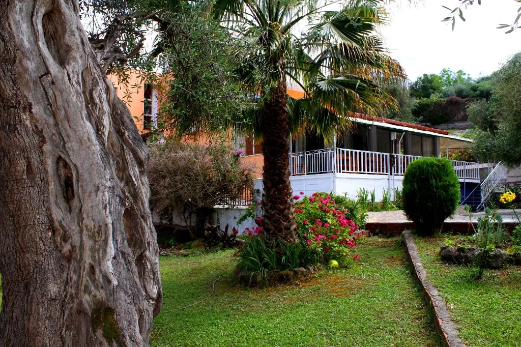 Lobby, Tina, Corfu