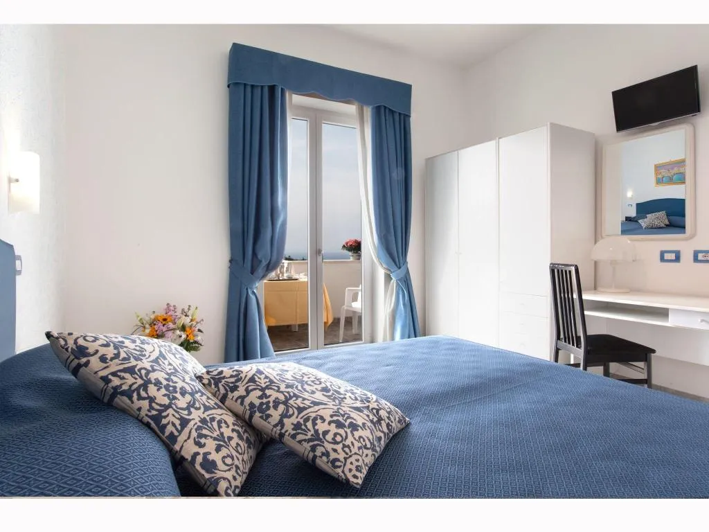 TWIN SEA VIEW Room, Hotel Britannia, Naples