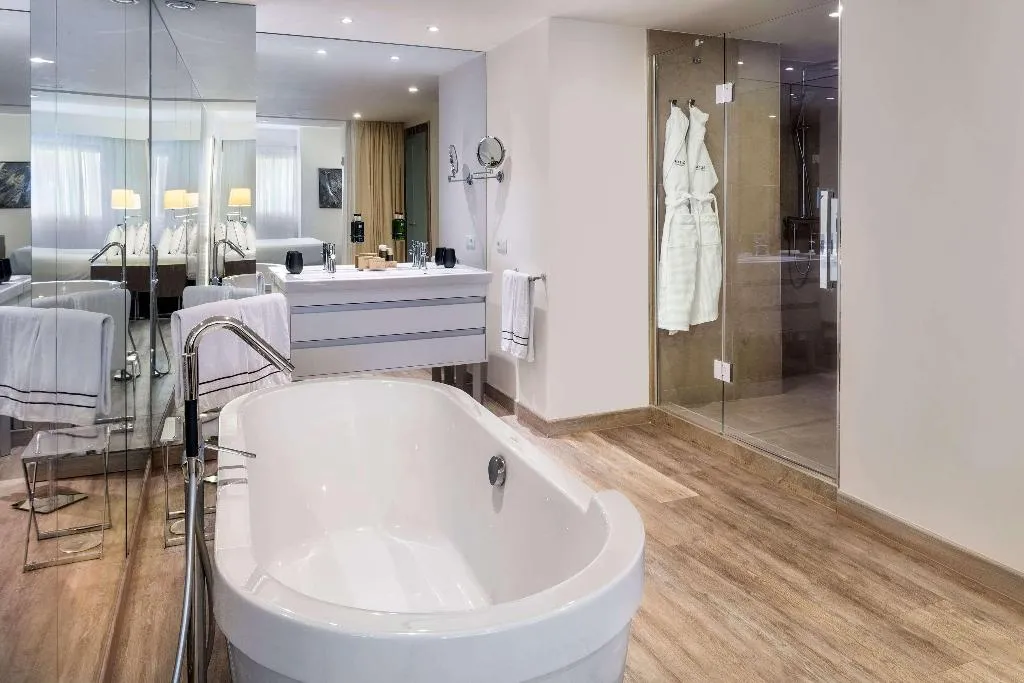 JUNIOR SUITE STANDARD Room, Melia Lebreros, Seville