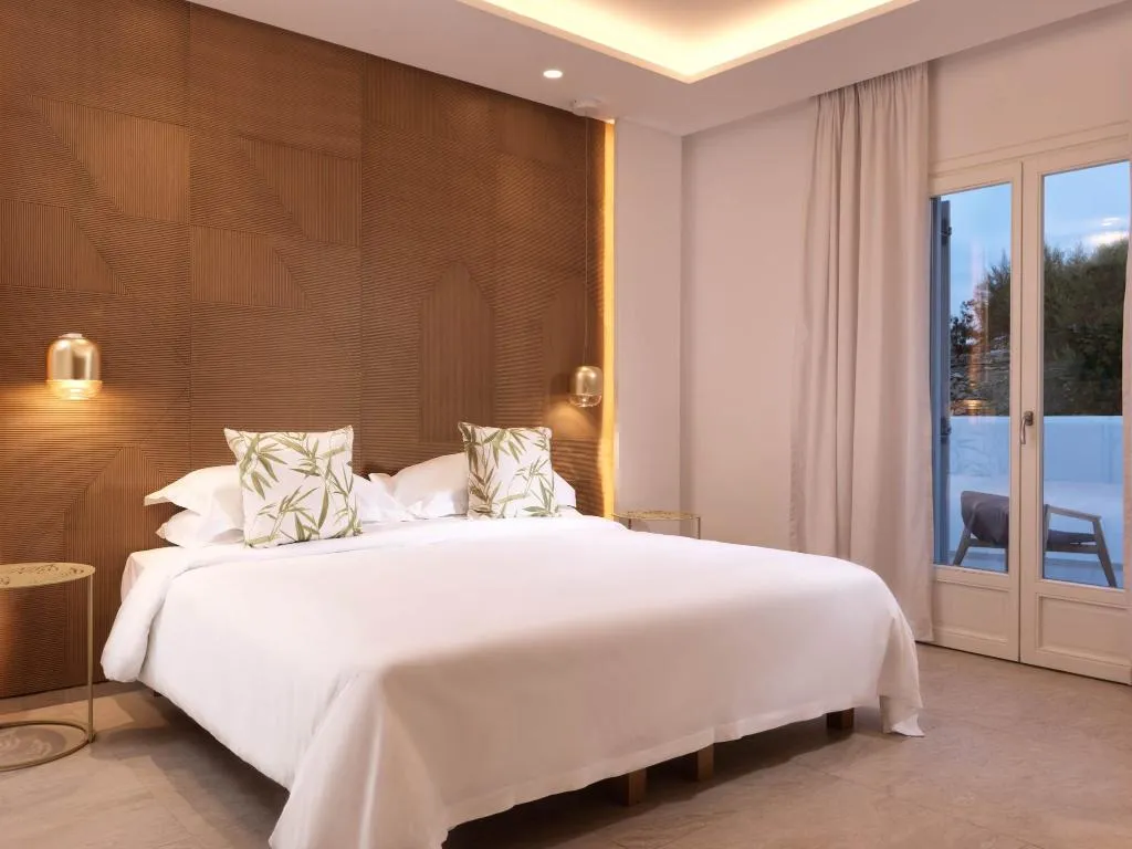JUNIOR SUITE SEA VIEW WITH PRIVATE POOL Room, Myconian Korali Relais & Chateaux, Mykonos