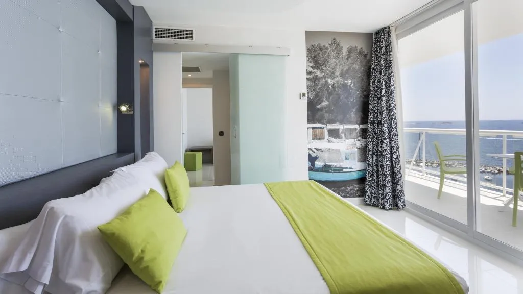 JUNIOR SUITE CAPACITY 3 Room, Sirenis Hotel Tres Carabelas & SPA, Ibiza