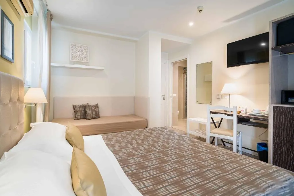 TRIPLE SIDE SEA VIEW Room, Hotel Rivage Taormina, Taormina