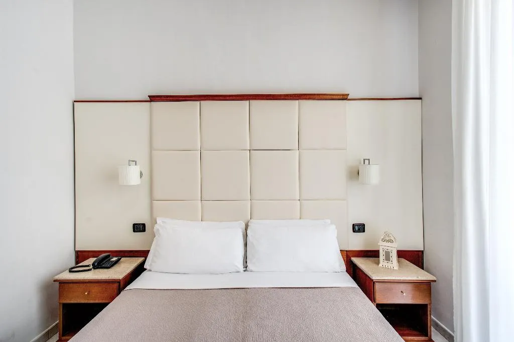 Double or Twin STANDARD Room, Garibaldi, Naples