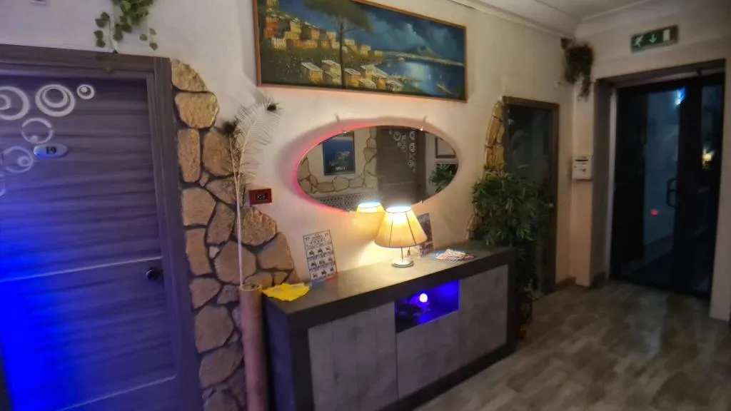 Lobby, Hotel Ginevra, Naples