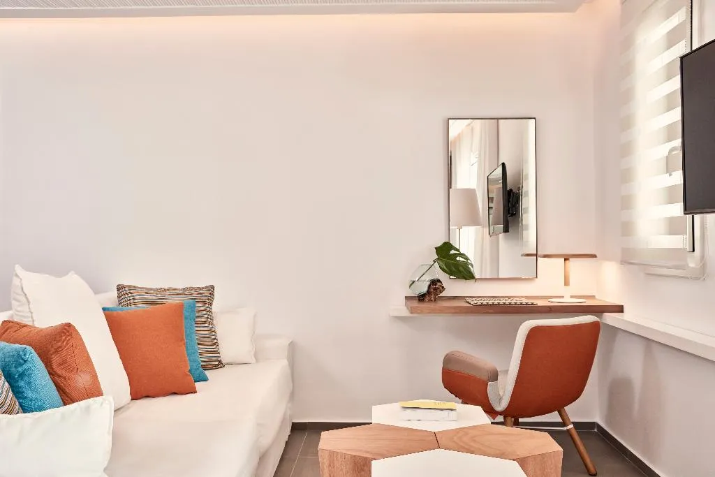 JUNIOR SUITE WITH PRIVATE POOL Room, Myconian Korali Relais & Chateaux, Mykonos