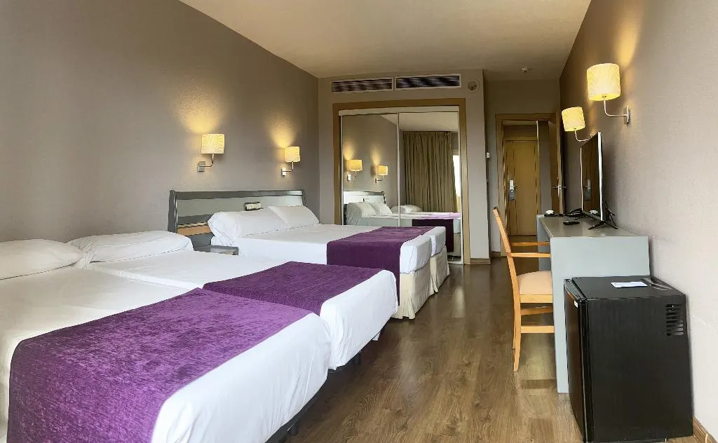 FAMILY ROOM CAPACITY 4 Room, Beatriz Toledo Auditorium & Spa, Madrid
