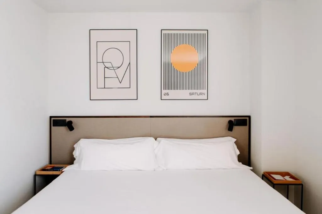 Room, Kramer, Valencia
