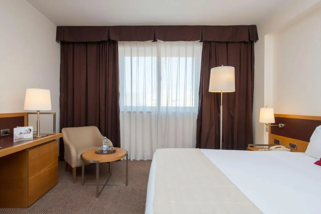 Room, Plaza Caserta, Naples