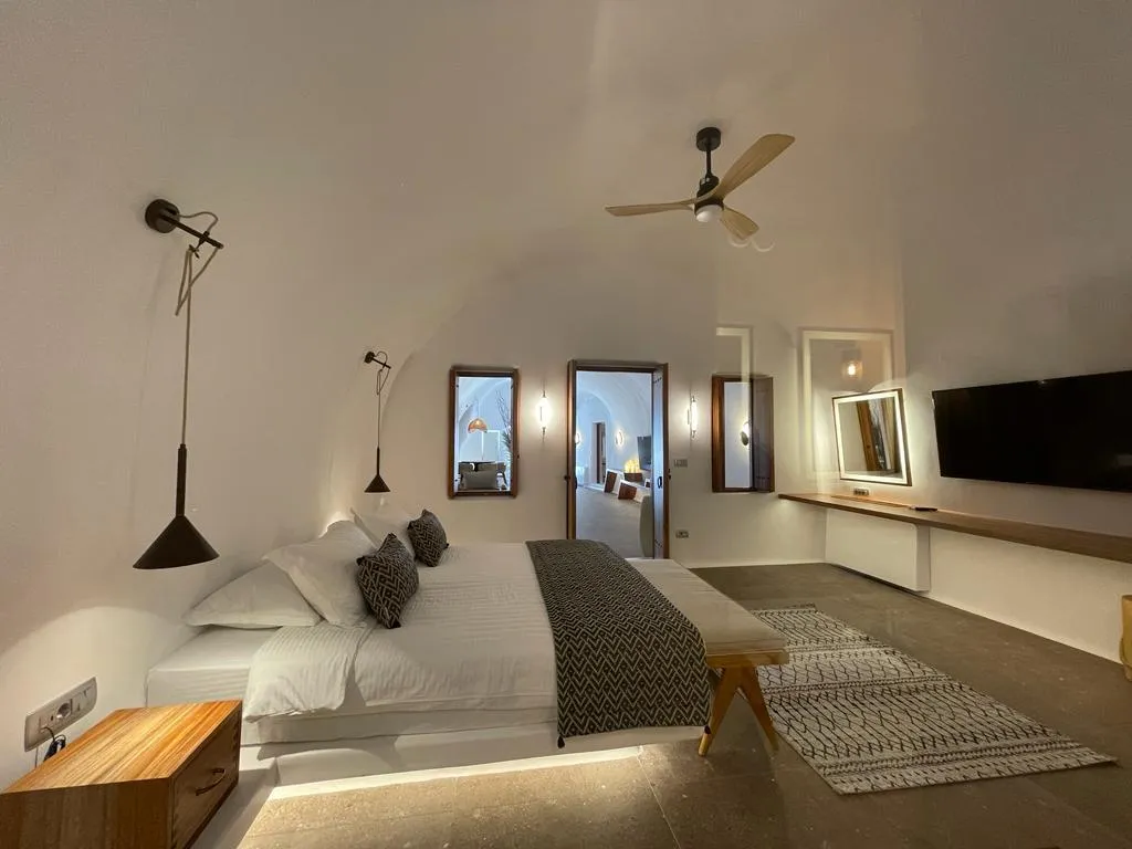 SUITE WITH VIEWS Room, Victoria Caves, Santorini