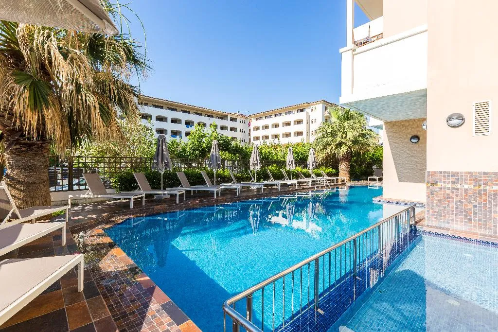 Pool, Theartemis Palace, Crete