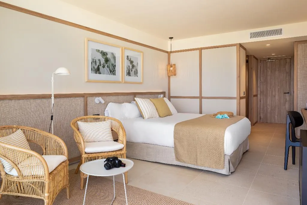 TRIPLE PREMIUM Room, Atzavara Hotel Spa, Costa Brava