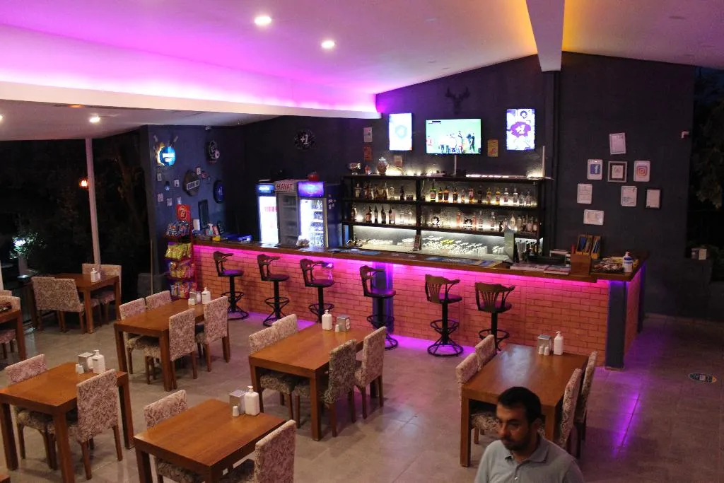 Bar, Tunacan, Dalaman