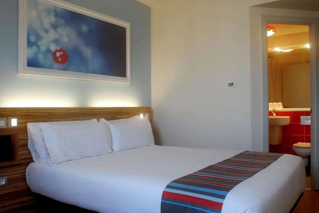 DOUBLE CAPACITY 1 Room, Travelodge Barcelona Poblenou, Barcelona