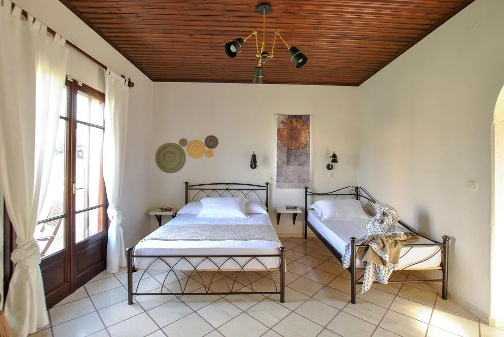 Room, Minas Studios, Kefallinia