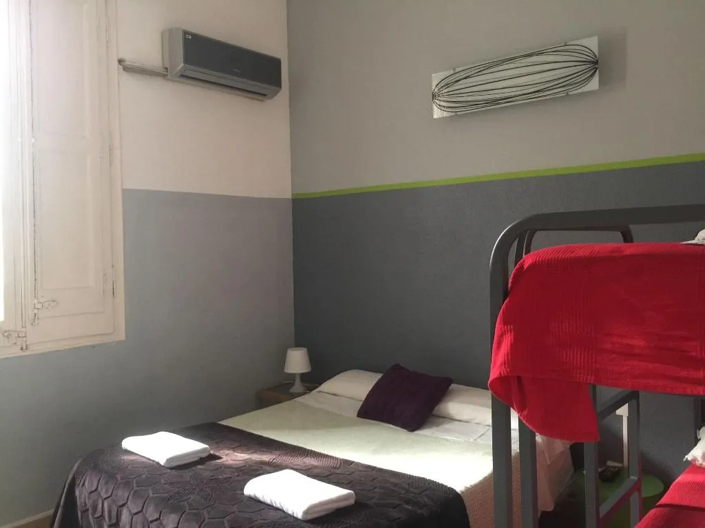 Room, Break BCN - Hostal & Coffeebar, Barcelona