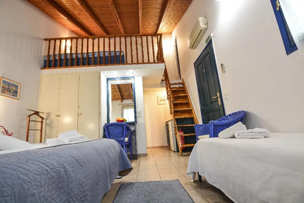 TRIPLE WITH DOUBLE BED Room, Green Village, Athens