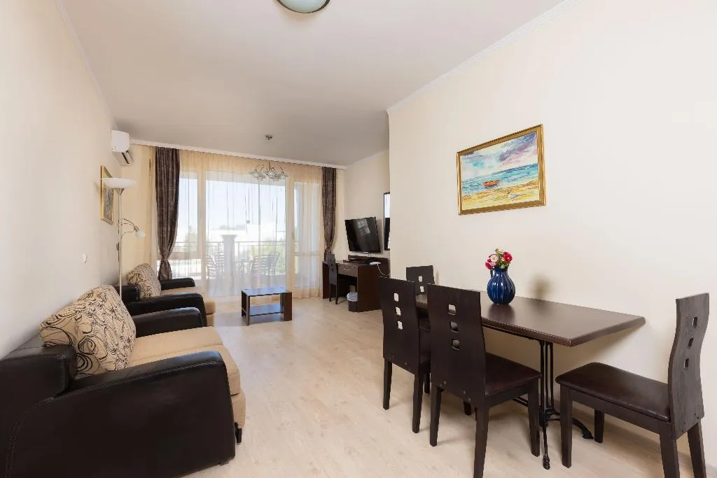 APARTMENT TWO BEDROOMS ONE BATHROOM Room, Rome Palace Deluxe - All Inclusive Premium, Bourgas