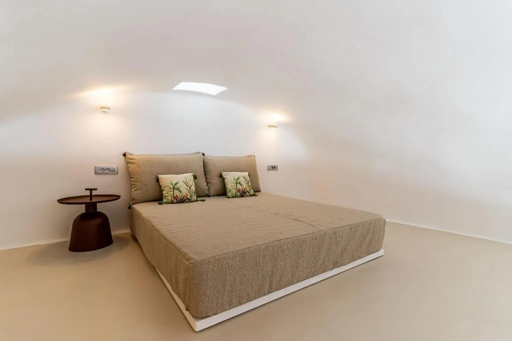 Room, Victoria Caves, Santorini