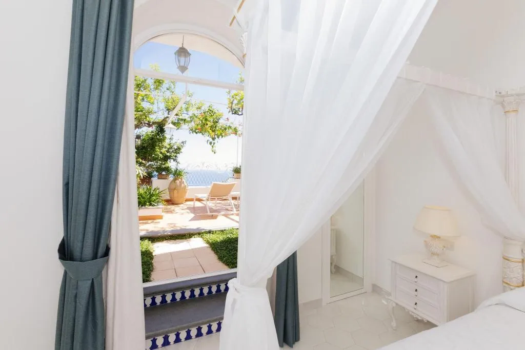 Room, La Bizantina, Naples