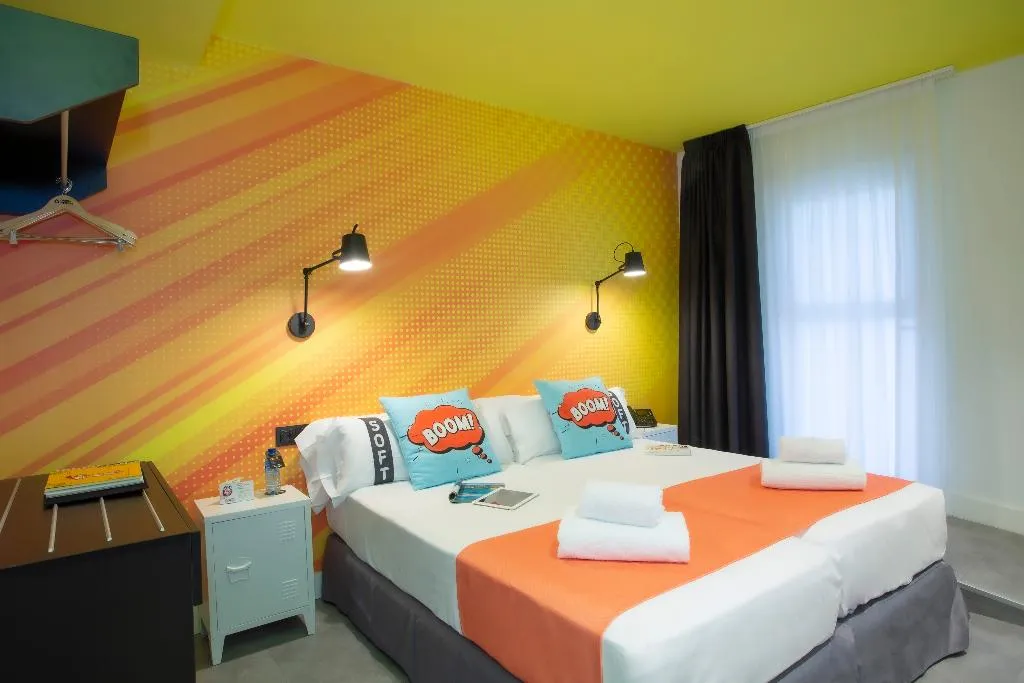 TWIN INNER Room, Casual Pop Art Benidorm, Costa Blanca