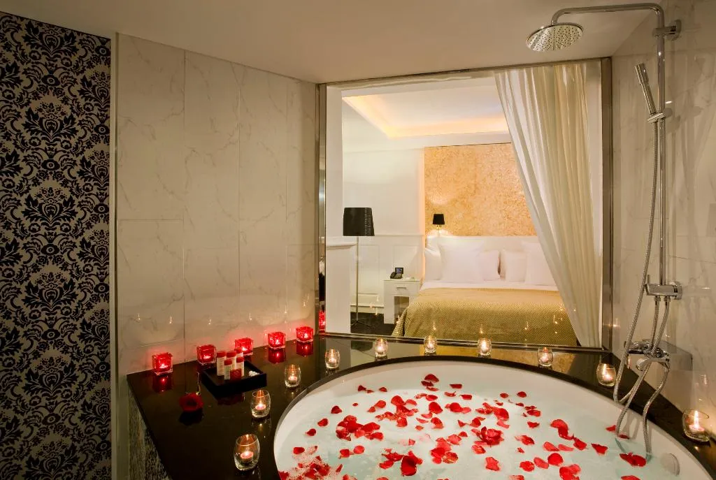 DOUBLE SUPERIOR Room, Hotel Colón Gran Meliá, Seville