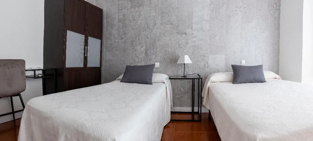 Room, Tokio, Madrid
