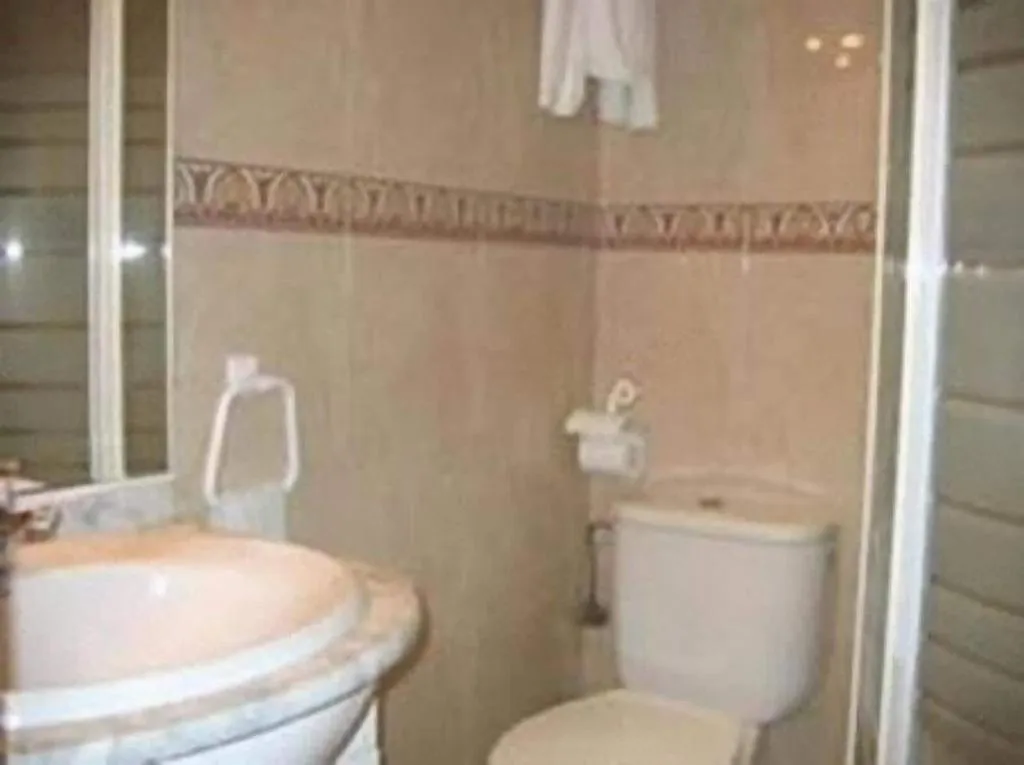 Room, Hostal Los Rosales, Madrid