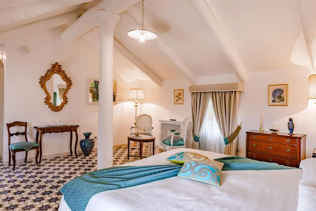 JUNIOR SUITE SEA VIEW KING BED Room, Palazzo Pascal, Naples