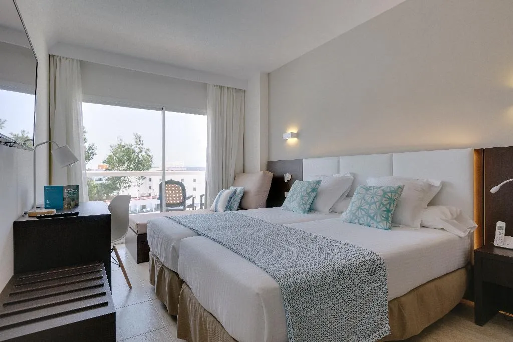 Double or Twin STANDARD Room, Ilunion Palmanova Mallorca, Majorca