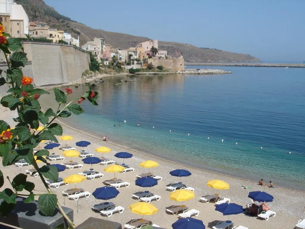 Beach, Al Madarig, Palermo